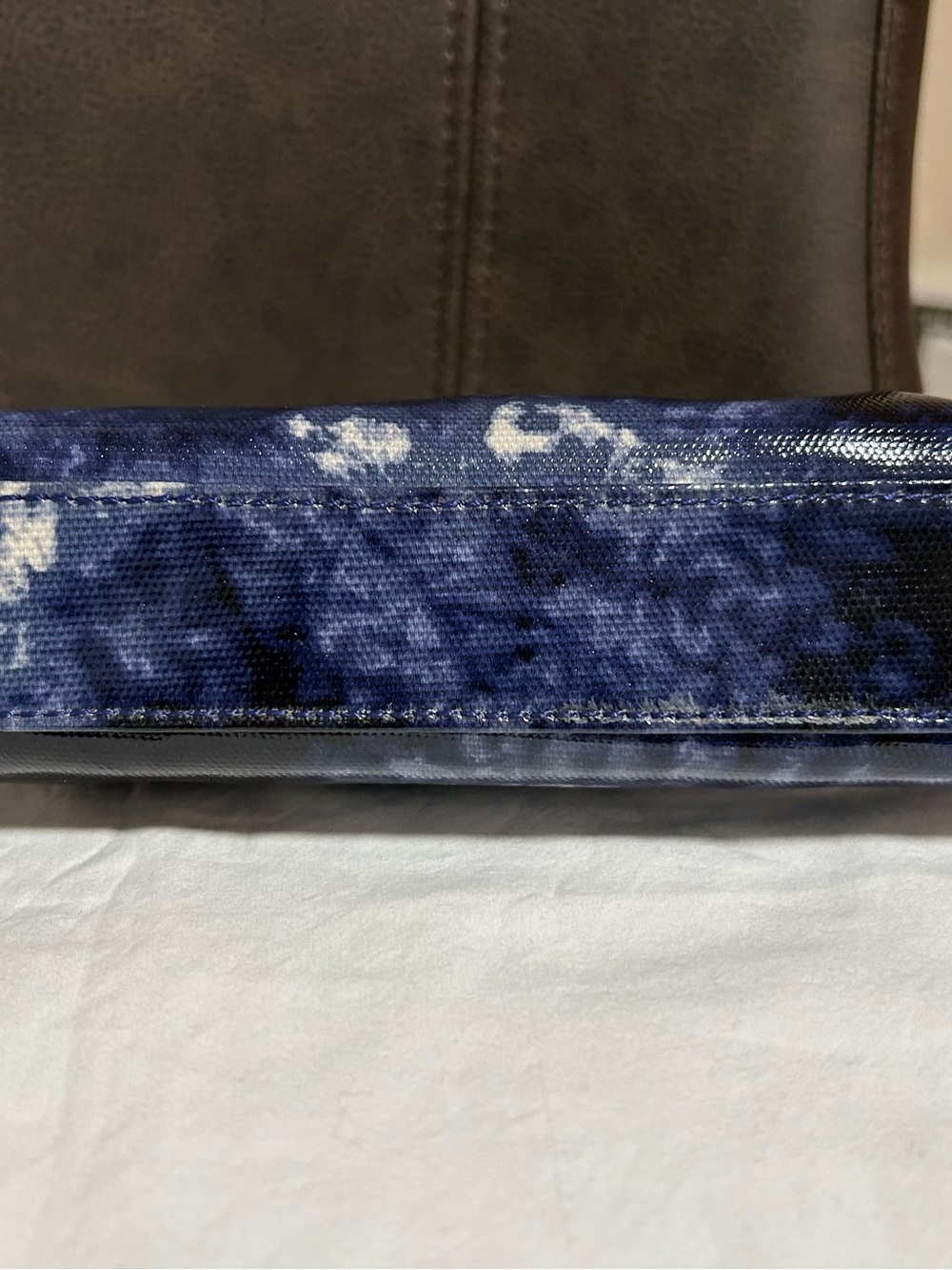 Michael Kors Blue and White Tie-Dye Small Pouch - Picture 4 of 10